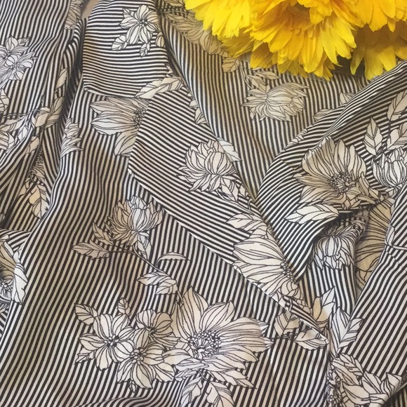 ❌DONATED❌Black White Stripe Floral Print V-neck Wrap Dress - Picture 9 of 11